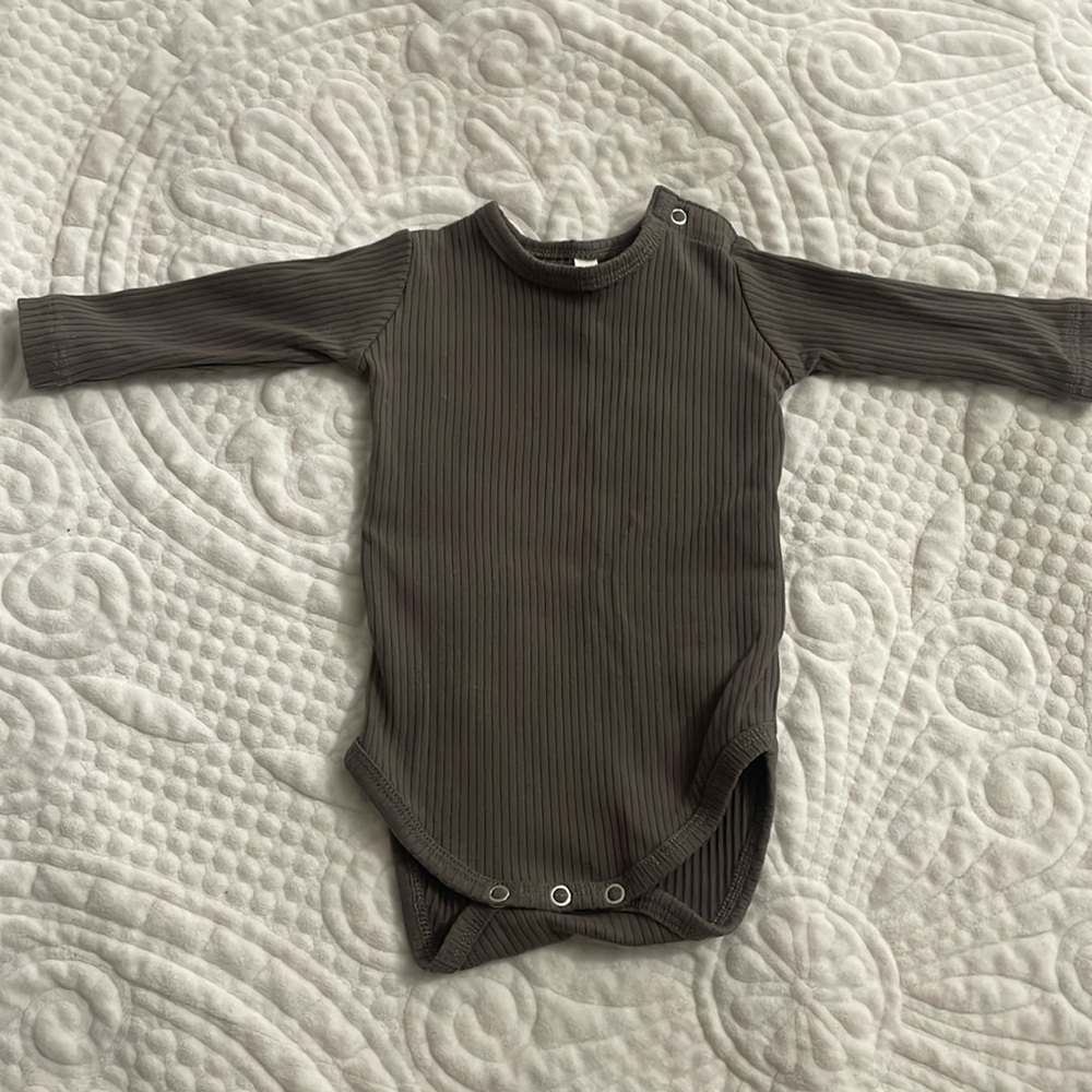 Quincey Mae Charcoal Ribbed Bamboo Long-Sleeved Bodysuit